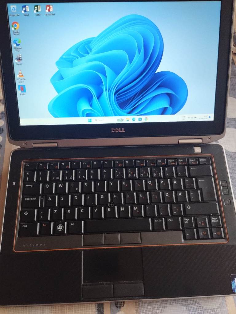 i7 Windows 11, FULL MS OFFICE,  8GB RAM, i7 CPU, 120GB SSD, laptop.