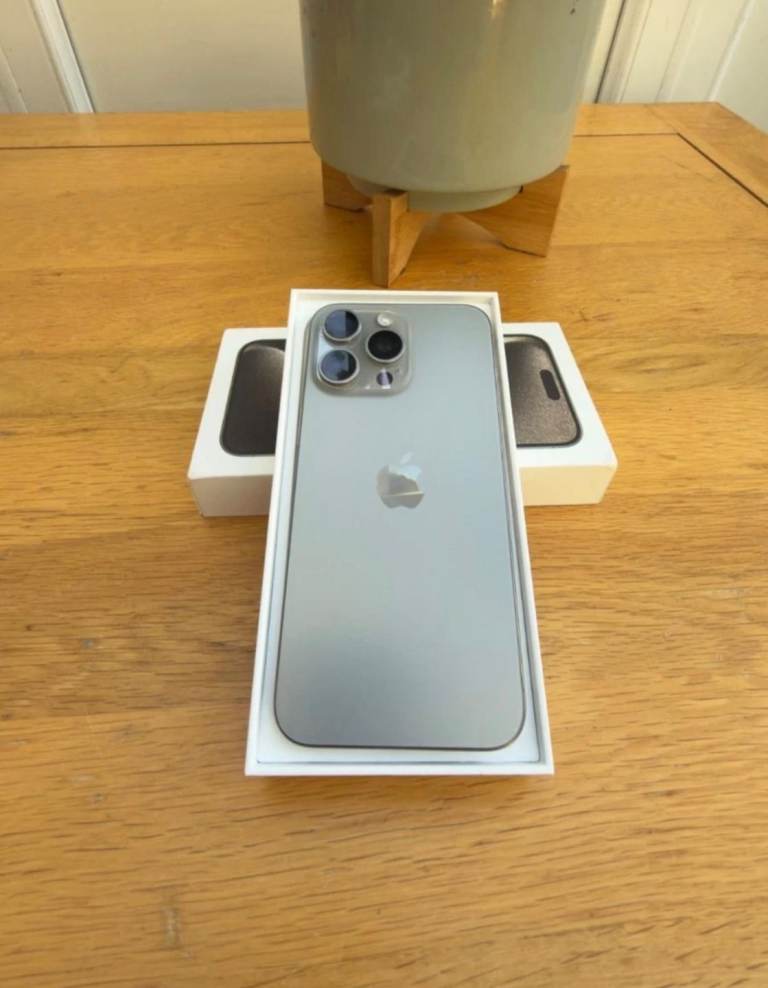 IPhone 15 pro max, Natural Taitanium, Excellent mint condition 