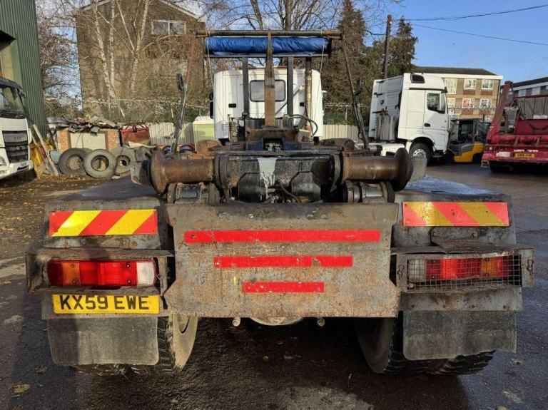 2009 SCANIA P380 8X4 HOOK LOADER