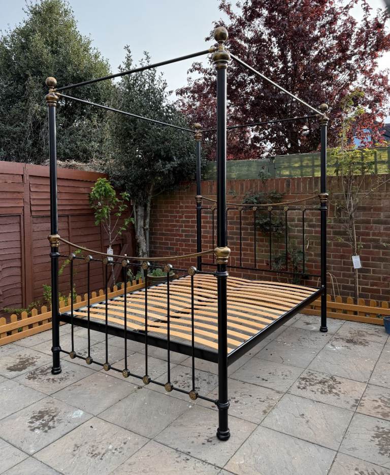 Statement "The Original Bed Co" Selkirk Iron / Metal & Brass Four Poster King Bed - Great Condition