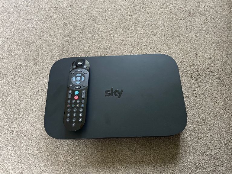 Sky box 1Tb with remote control 