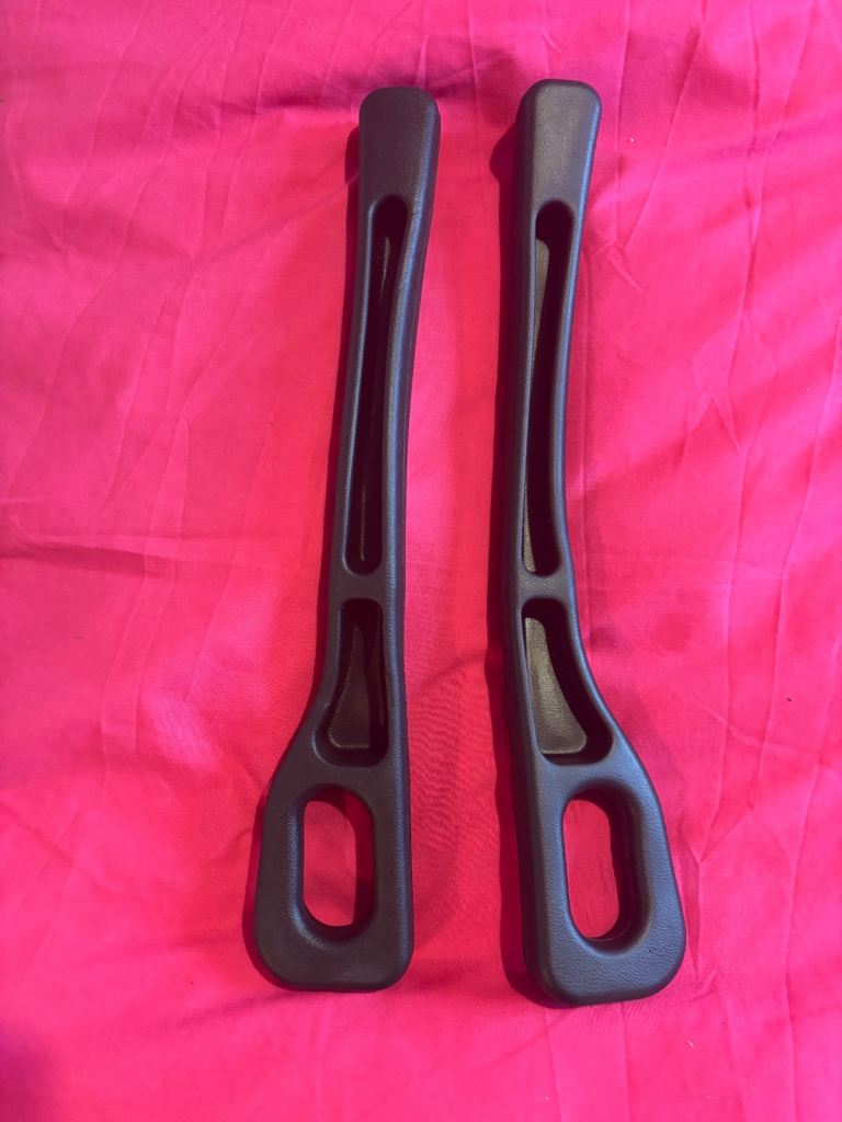 Vehicle seat consul blockers 