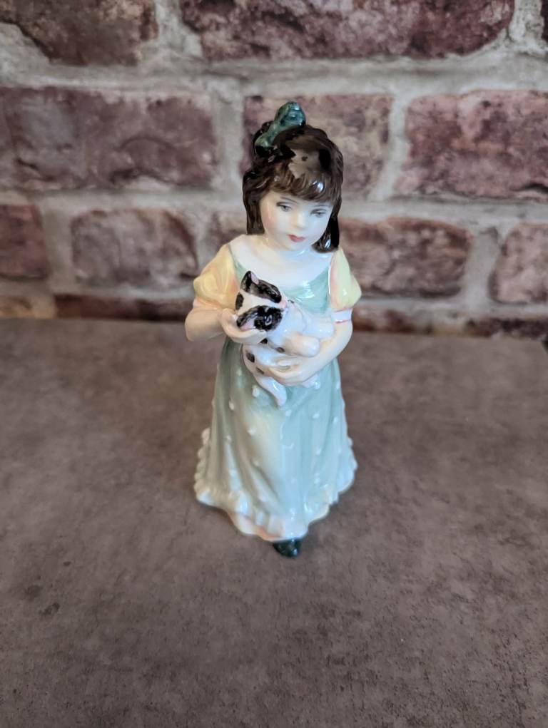 Ceramic Figurine of Girl with Kitten – Good Condition