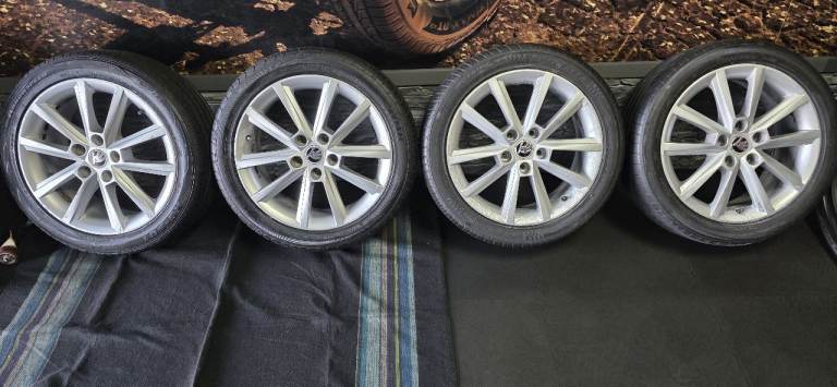 Skoda Genuine 17 alloy wheels + 4 x tyres 225 45 17