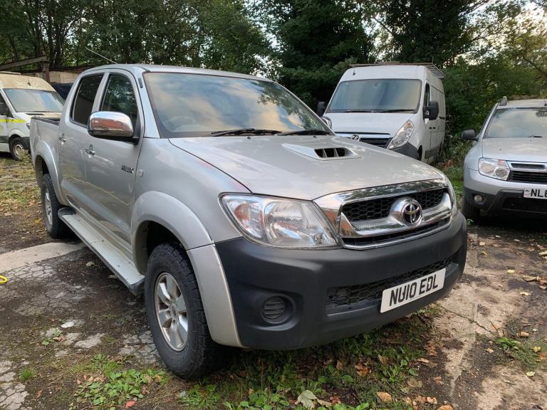  Toyota Hilux HL3 LE 2.5 D-4D DOUBLE CAB 4x4 PICKUP WITH A VERY SOLID UNDERSIDE