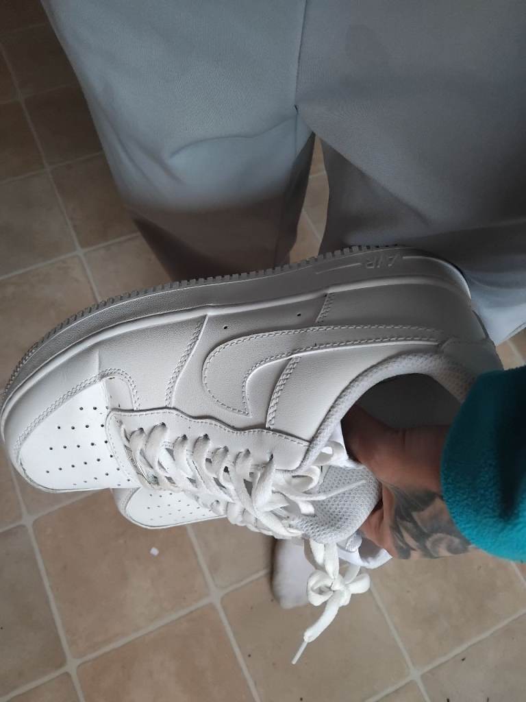 White Nike Trainers – Good Condition