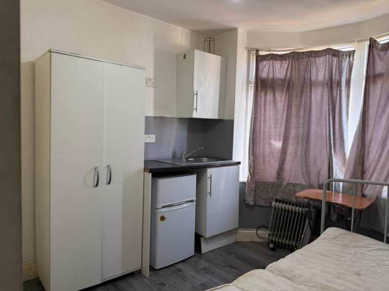 Ground Floor Self-Contained Studio Flat with Garden in Fletham - DSS Welcome