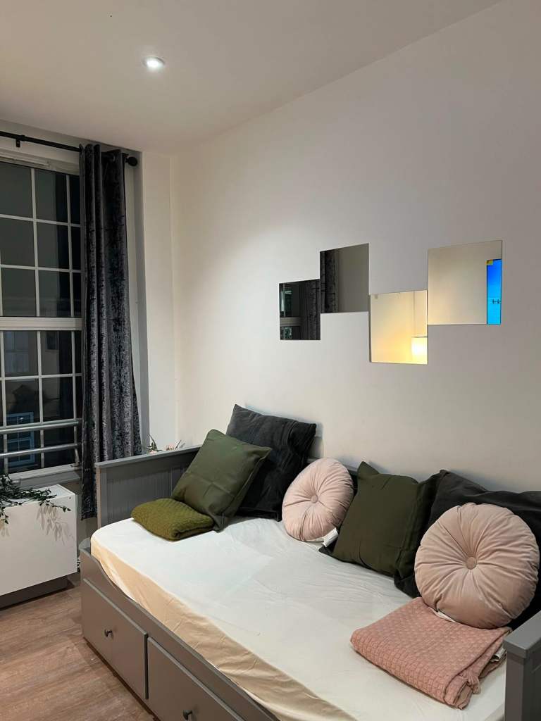 🏡 Spacious 3-Bedroom Flat to Rent – Drummond Street, NW1 2HN