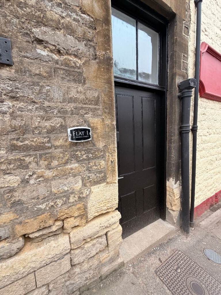 ONE BEDROOM APARTMENT - BUCKINGHAM TOWN CENTRE