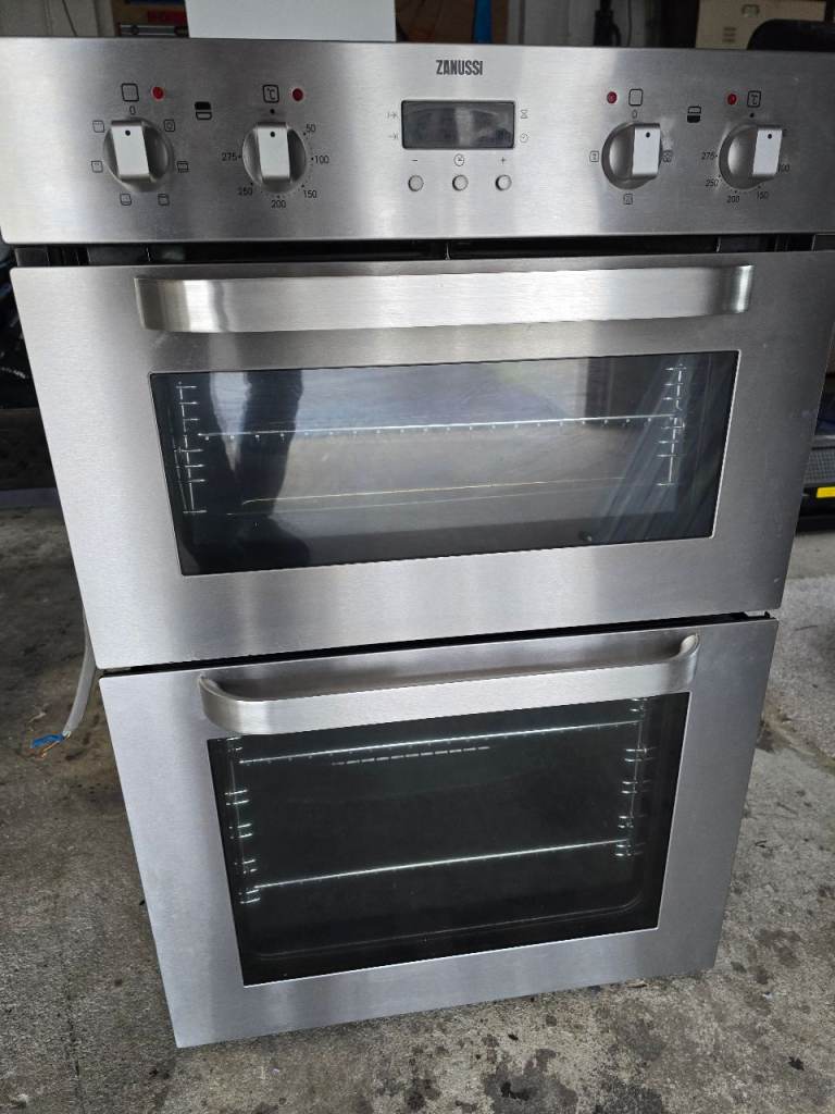 Built-in Zanussi ZOD370 Electric Double Oven - Working