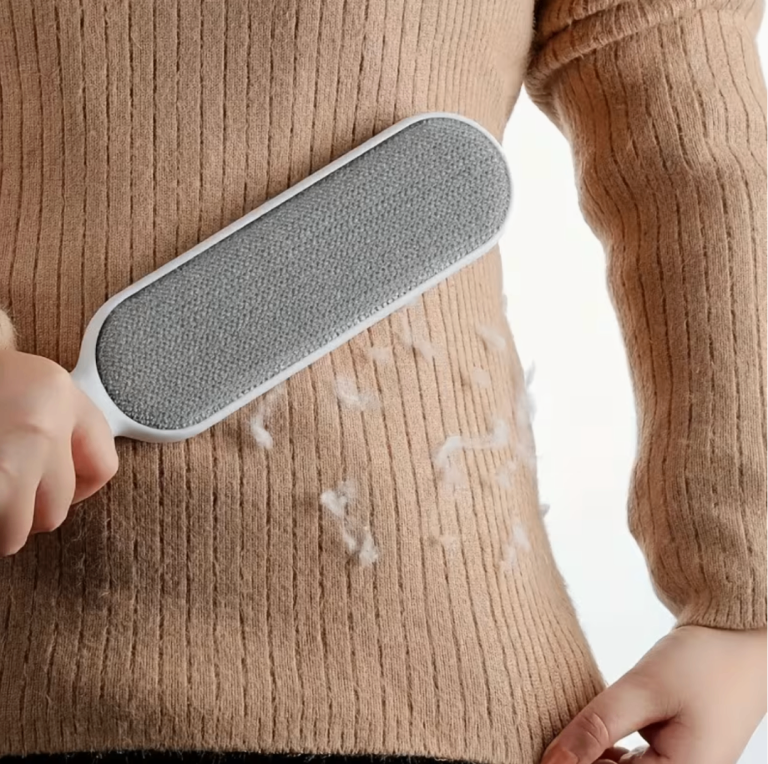 1-in-1 Dual-Sided Electrostatic Hair and Dust Remover – HandleHandheld Fabric Brush Gift Choice