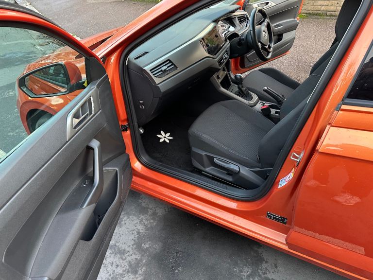 VOLKSWAGEN POLO AUTOMATIC 6,400 MILES