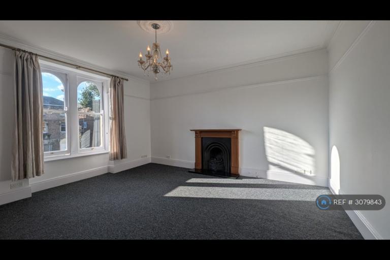 2 bedroom flat in Sj. John's Road, Clifton, Bristol, BS8 (2 bed) (#3079843)