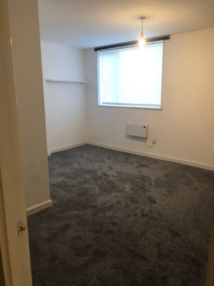 Modern 1-Bedroom Flat | Renovated | Fitted Kitchen | Parking | Kenyon Lane, Moston, Manchester - M40