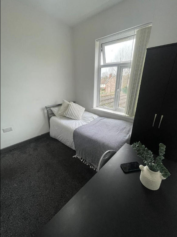 Single En-suite Room - Available now 