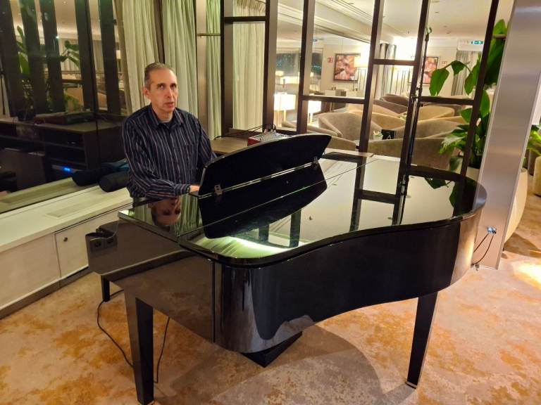 Piano Lessons for Adult learners - Classical/Jazz/Composition. Online and face to face. 