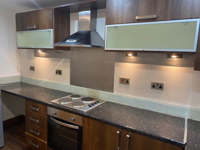 1 BED LUXURY APARTMENT NEXT TO DEWSBURY HOSPITAL **WITH PARKING**