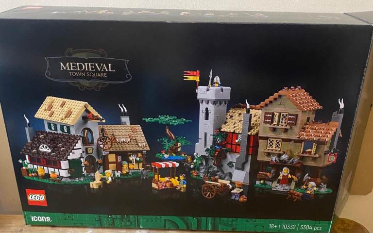 Lego Icons- 10332 Medieval Town Square- Retired set 100% complete