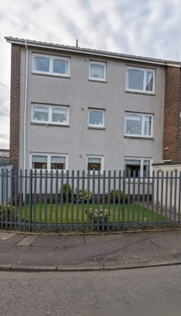Room available for one female - G72 0YF