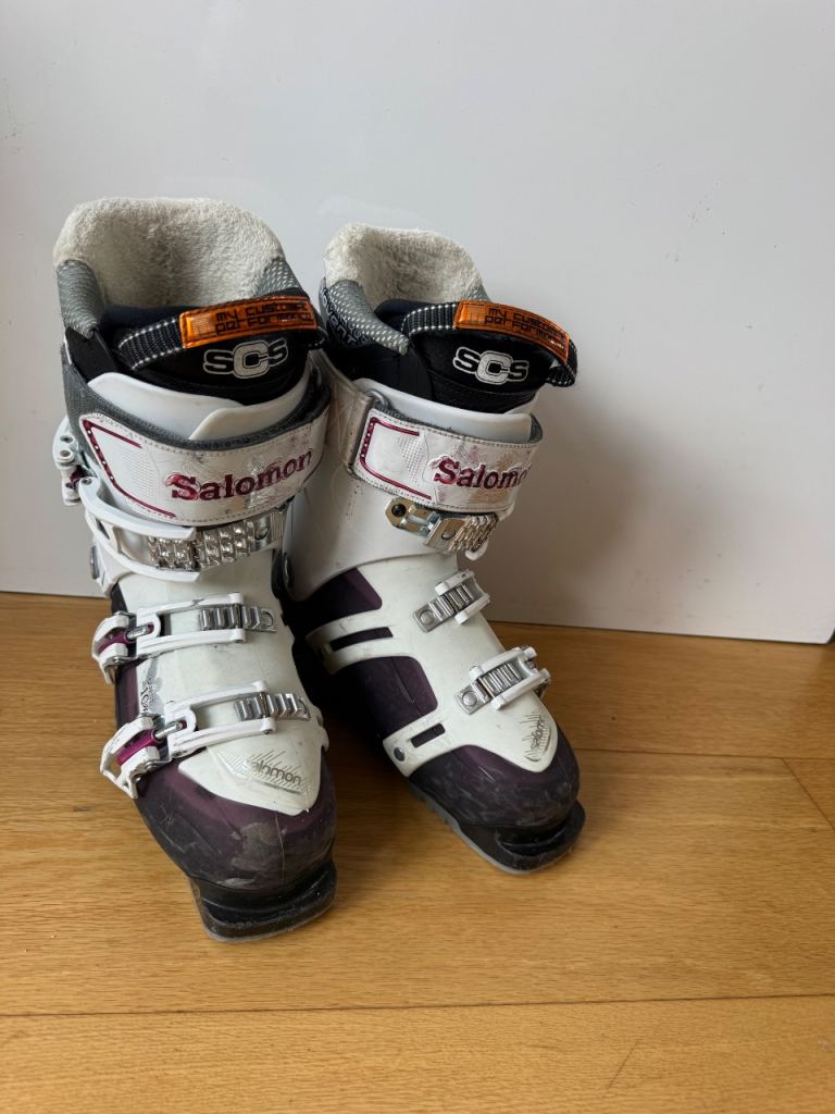 Salomon ski boots size 24-24.5