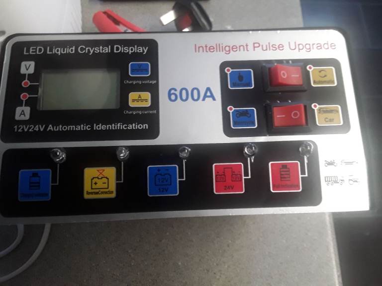 Vehicle battery charger 12v or 24v 600a as led display heavy duty croc clips new bargain 