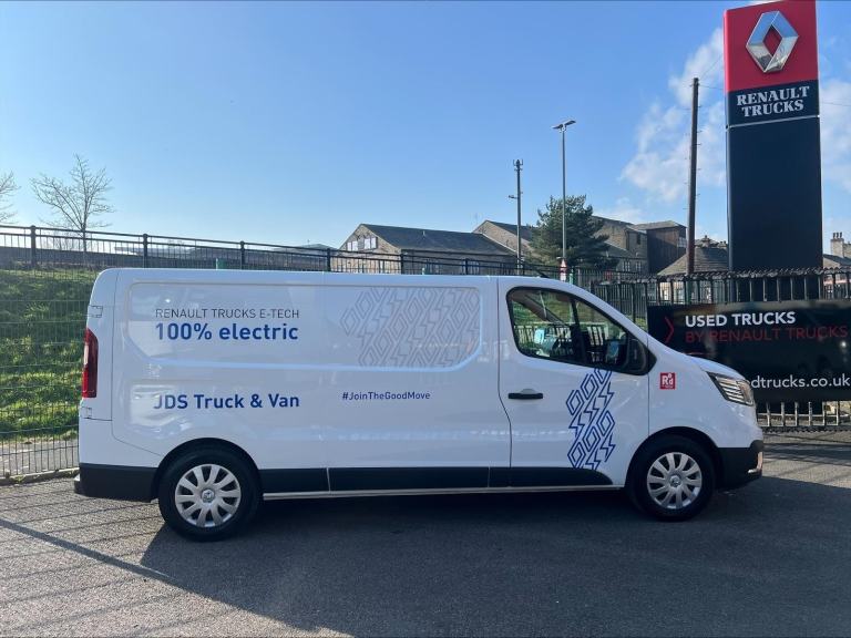 NO DEPOSIT & JUST £69 PER WEEK - 100% Electric Renault Trucks Trafic Panel Van