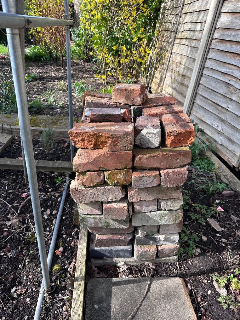 Reclaimed bricks approx 50
