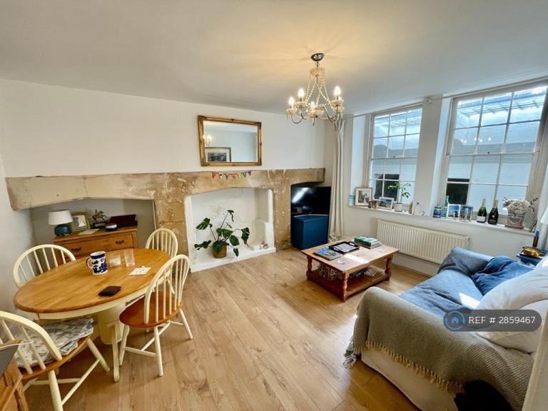 2 bedroom flat in Grove Street, Bath, BA2 (2 bed) (#2859467)