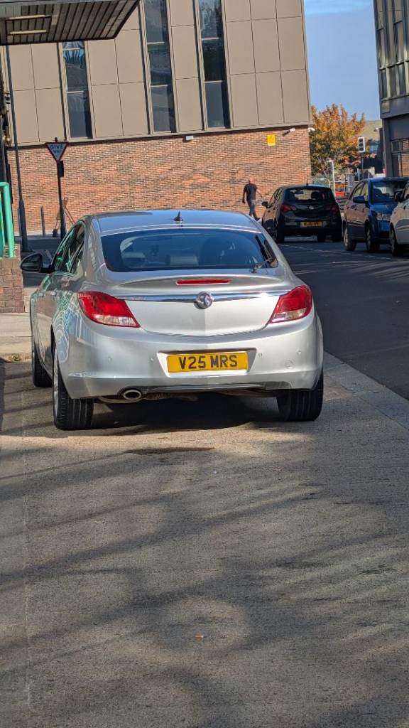Vauxhall, INSIGNIA, Hatchback, 2009, Manual, 1796 (cc), 5 doors