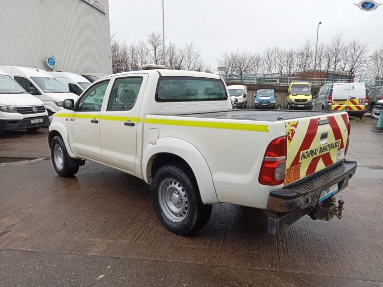 TOYOTA HILUX 2.5 D-4D Active White Manual Diesel 2016