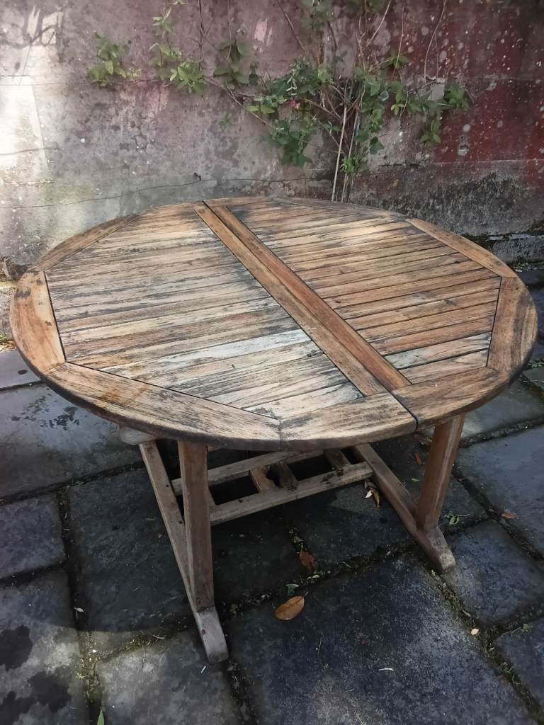 Extending garden table for sale