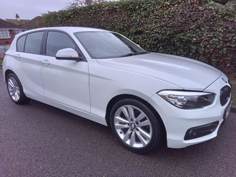 BMW 1 Series 1.6 118i  Sport Petrol 5 Door. 