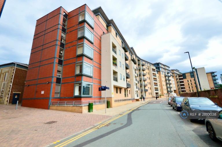 2 bedroom flat in Balmoral Place, Hunslet, Leeds, LS10 (2 bed) (#2810038)
