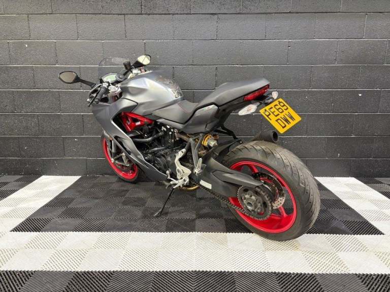 2019 69 DUCATI SUPERSPORT 937 SUPER SPORTS PETROL MANUAL EURO 4 (110 PS)