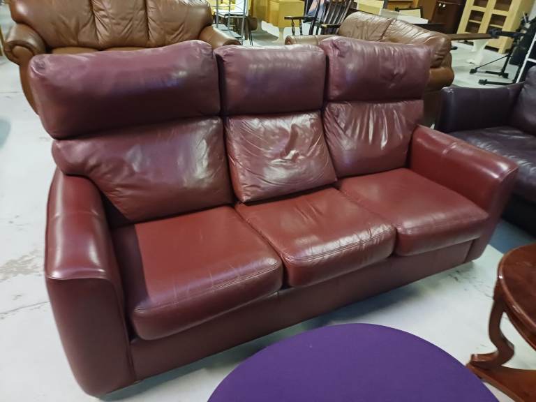 Red leather two-piece suite 