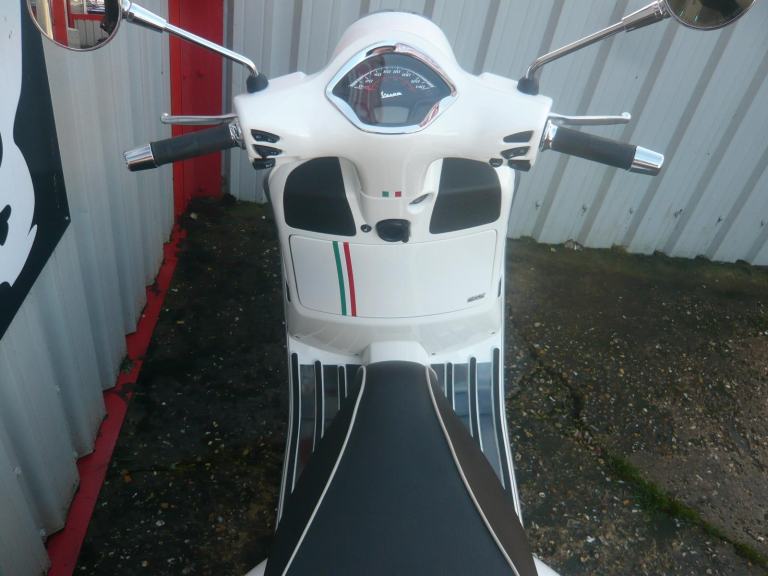 Piaggio Vespa GTS 125 SUPER ONLY 634 MILES 2021 LEARNER LEGAL SCOOTER 50 SH N X 