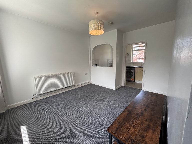 TWO BEDROOMED FLAT CLOSE TO CITY CENTRE . Spacious and Bright  .