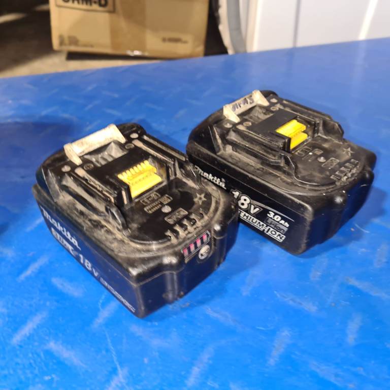 2 X Makita 3Ah 18v batteries lithium ion