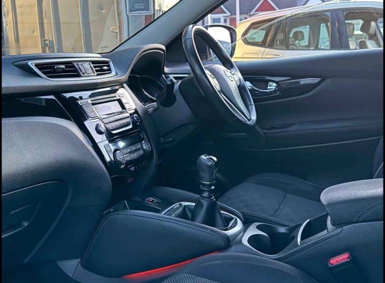 2016 Nissan Qashqai 1.5 dCi Acenta [Smart Vision Pack] 5dr HATCHBACK Diesel Manual