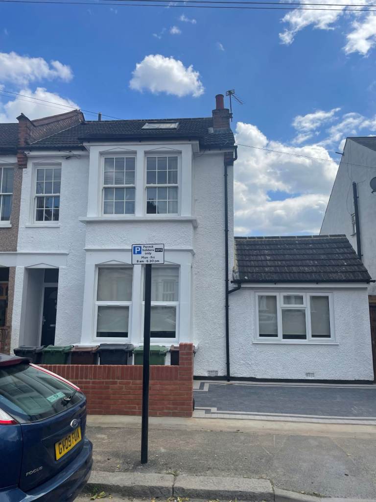  BRAND NEW 3 bedroom house located on one of the best residential roads in E17! 