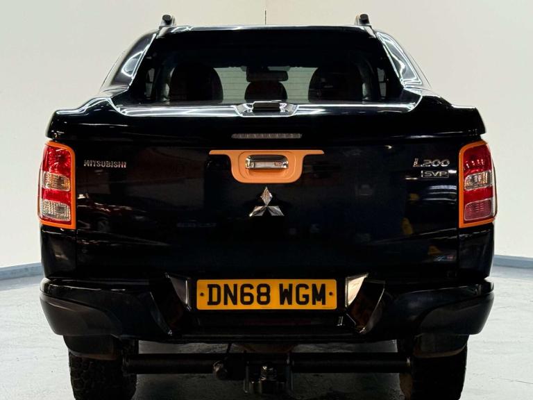 2018 Mitsubishi L200 2.4 L200 Barbarian SVP II DI-D Auto 4WD Pickup Diesel Automatic