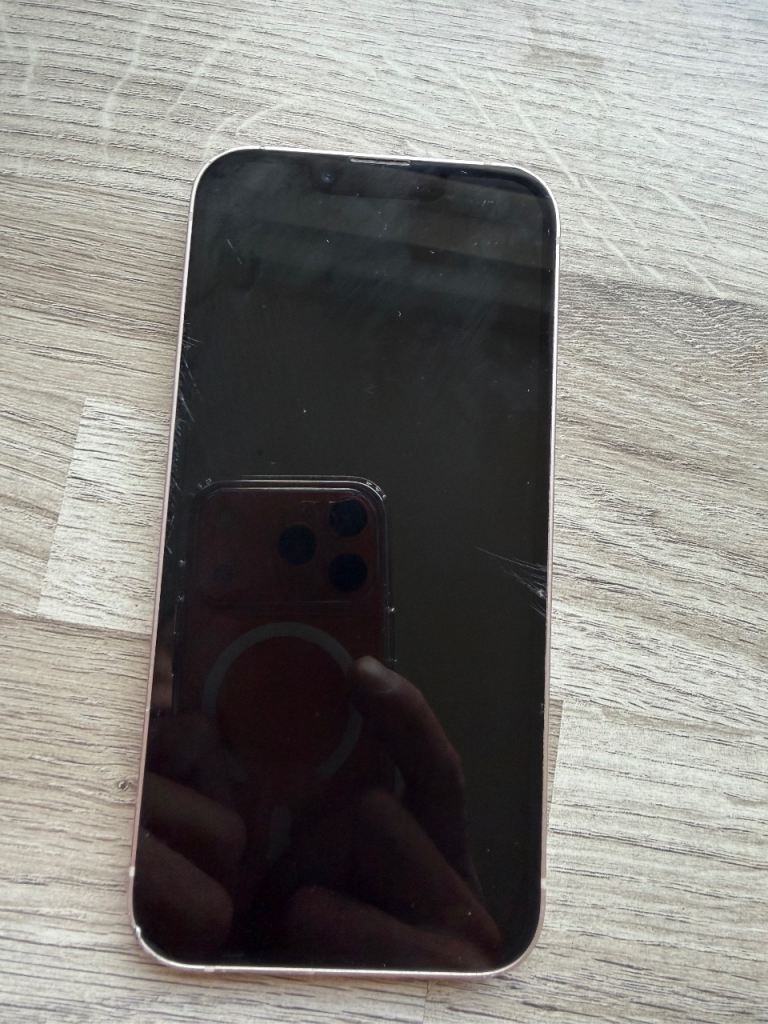 iPhone 13 128gb average condition 