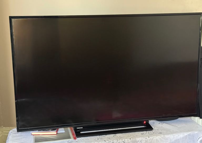 Toshiba 49″ 4K Smart TV - In great Condition