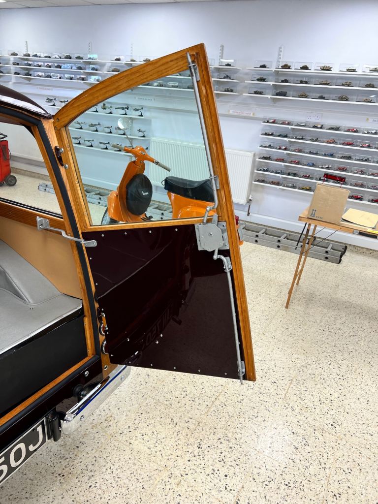 Morris Minor Traveller totally restored to better than new, Immaculate 