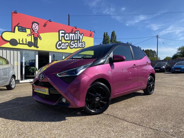 TOYOTA AYGO 1.0 X-CITE PINK LOW MILEAGE FULL SERVICE HISTORY NEW SERVICE MOT