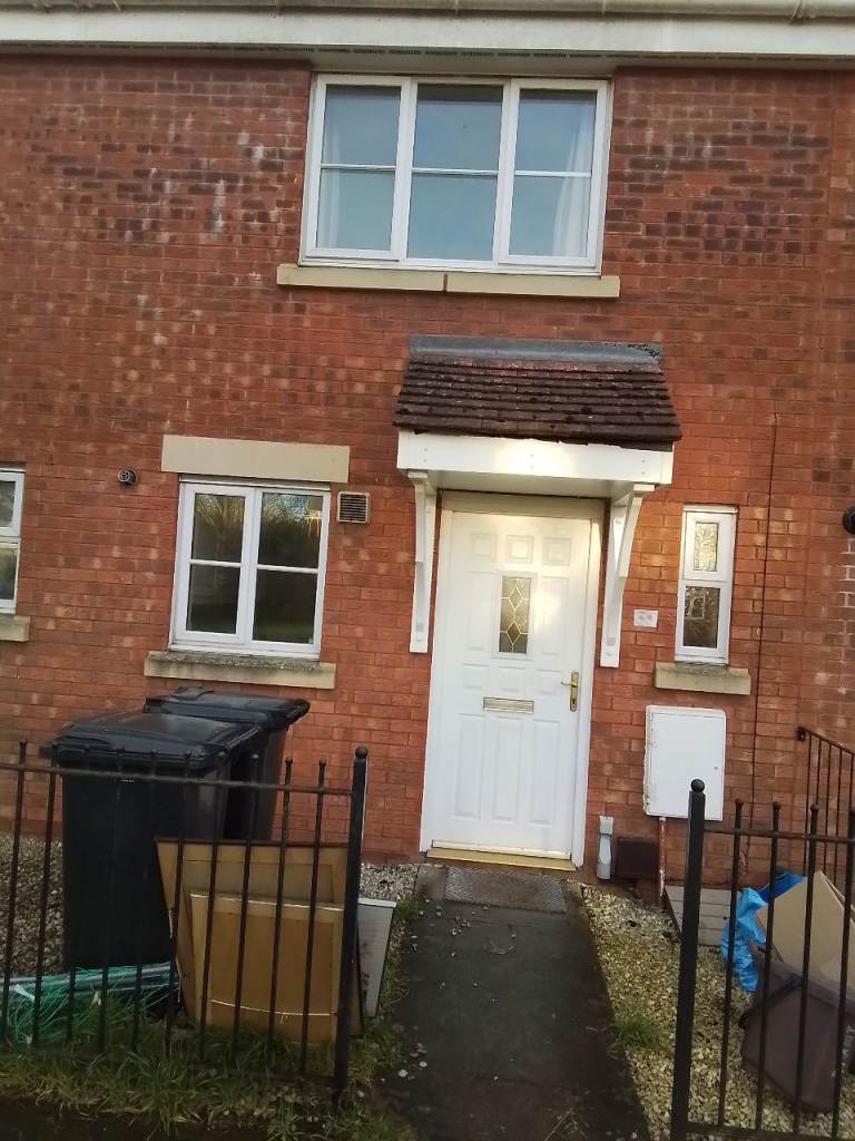2 bed mid terrace house.