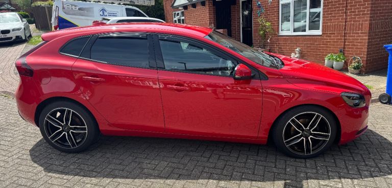 Volvo, V40, Hatchback, 2017, Manual, 1969 (cc), 5 doors