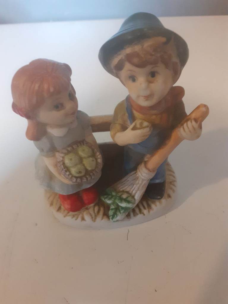 Vintage Porcelain figurine of girl and boyy