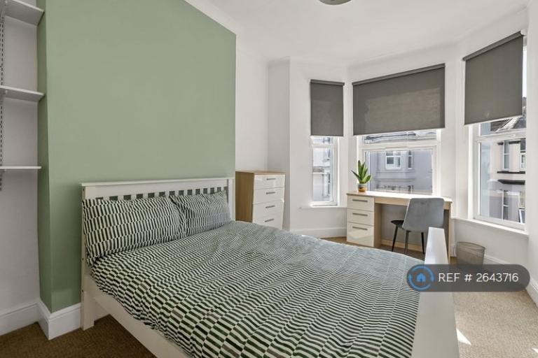 1 bedroom in Welbeck Avenue, Plymouth, PL4 (#2643716)