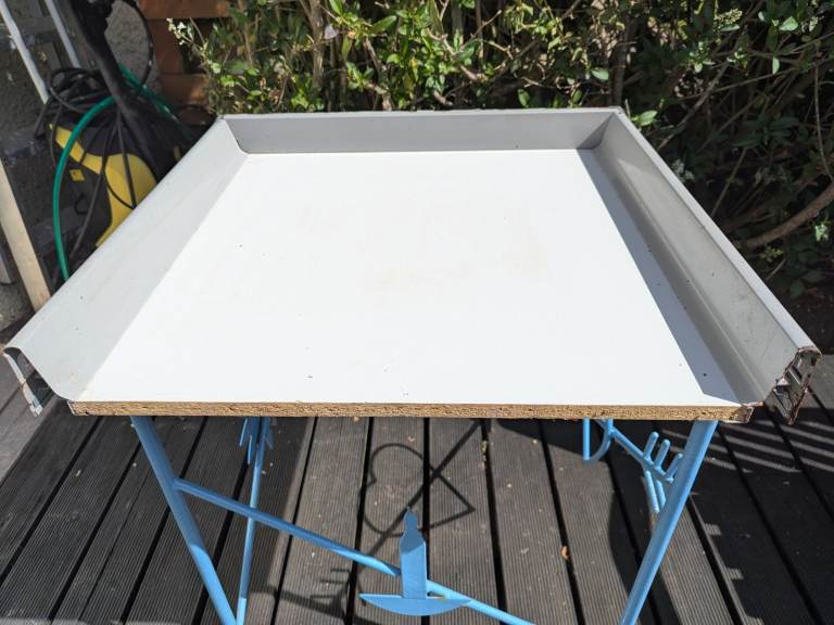Shallow drawer for kitchen unit
